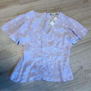 FLUTTER SLEEVE VNECK LIGHT PURPLE WITH DAISY PRINT PEPLUM TOP SIZE 0 NWT